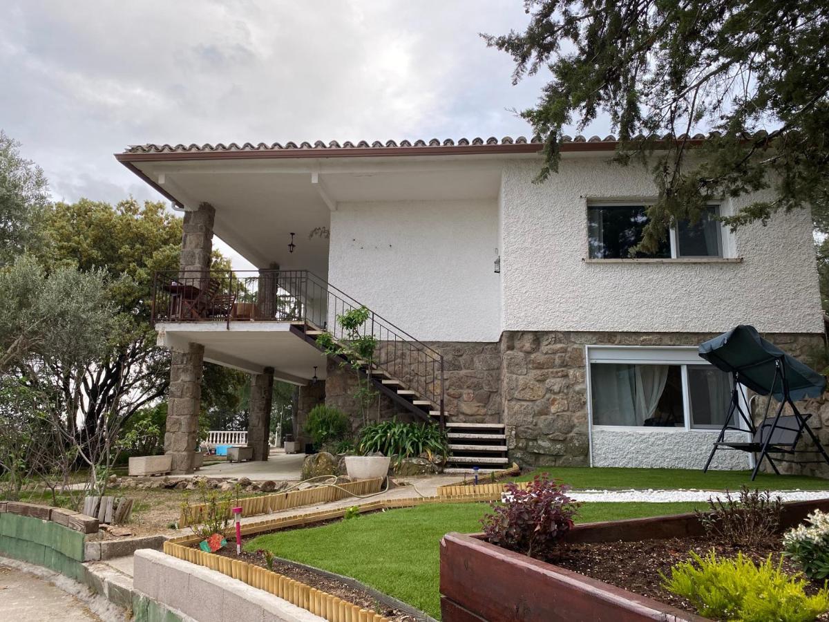 Vila Cristina Valdemorillo Bagian luar foto